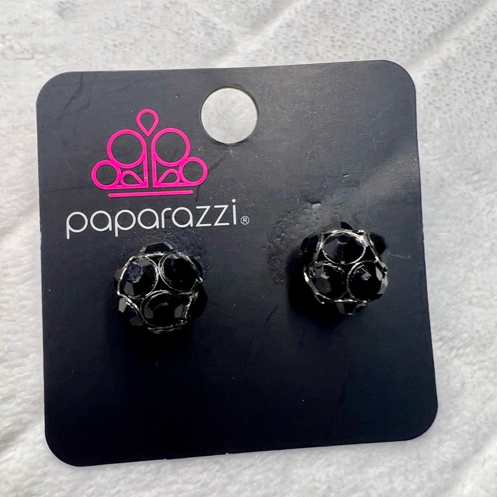 PAPPARAZZI BLACK RHINESTONE ROUND EARRINGS